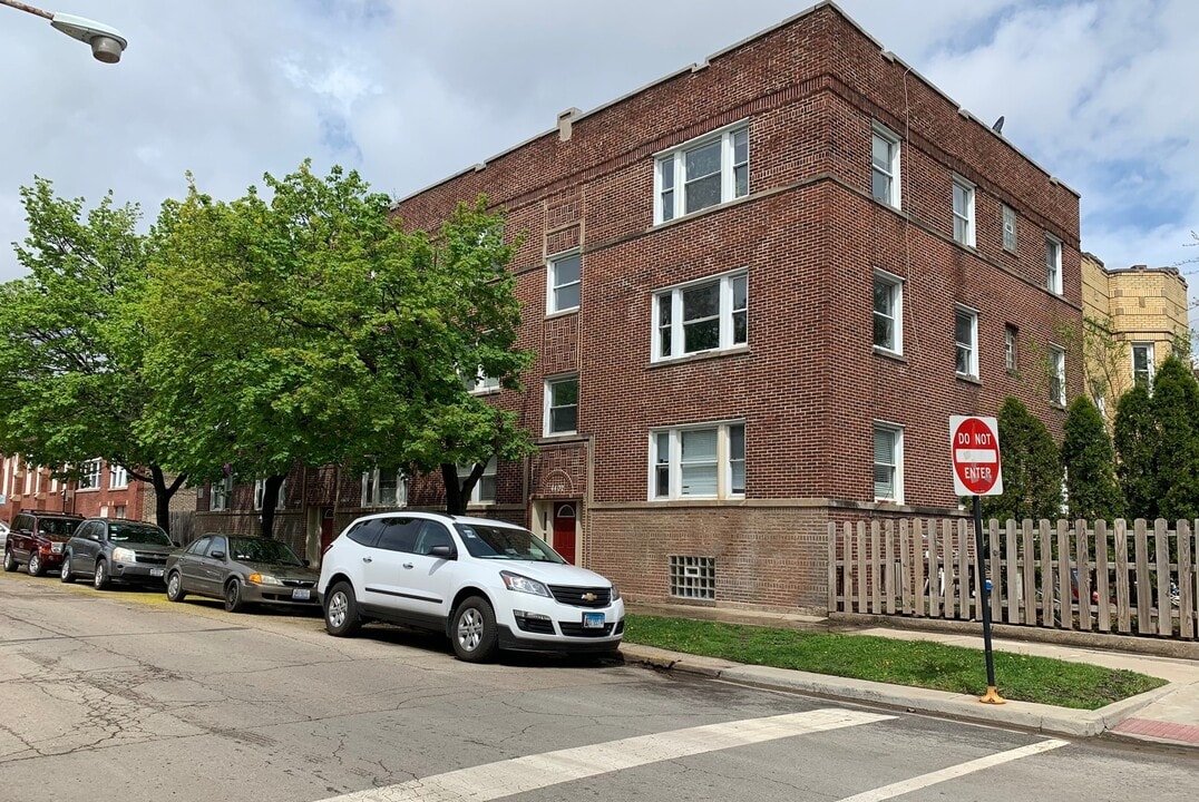 4402 W Belden Ave, Unit 2 in Chicago, IL - Foto de edificio