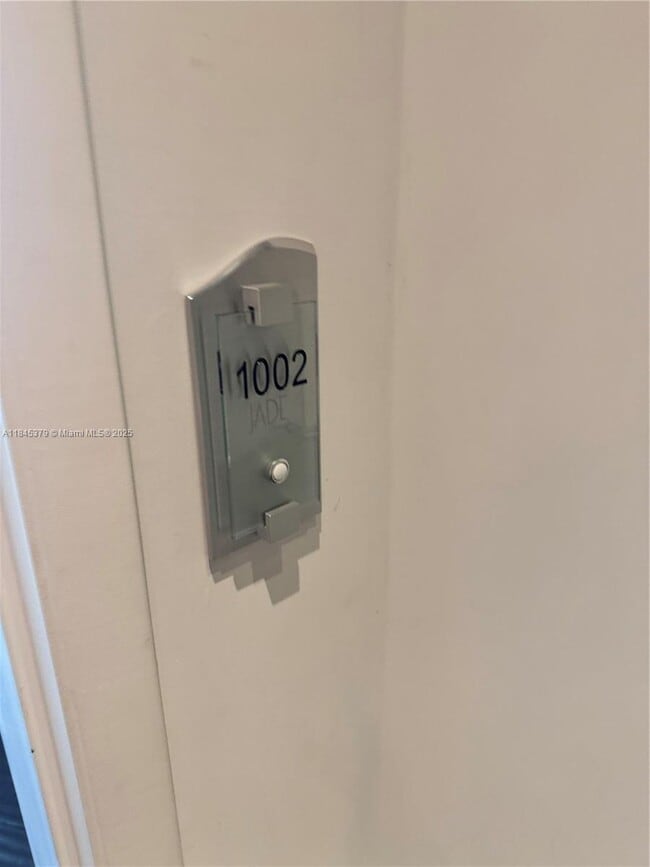 17001 Collins Ave in Sunny Isles Beach, FL - Foto de edificio - Building Photo