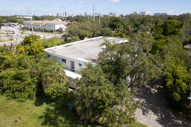 1595 NE 145th St in Miami, FL - Building Photo - Building Photo