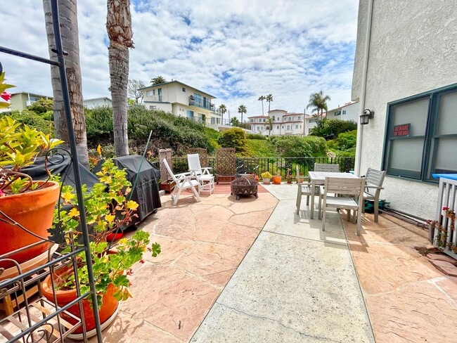 258 W Escalones in San Clemente, CA - Building Photo - Building Photo