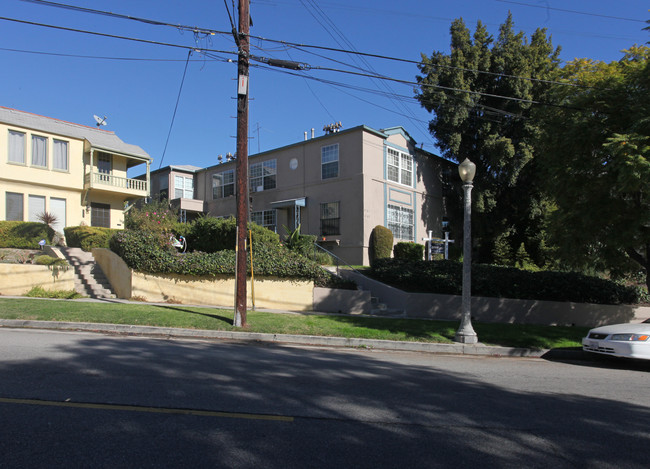 3161 Rowena Ave in Los Angeles, CA - Building Photo - Building Photo