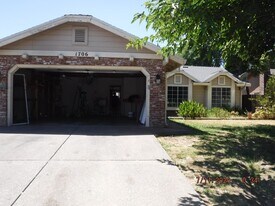 1706 Brookglen Dr in Olivehurst, CA - Building Photo