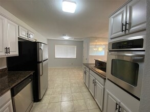 16 Harbor Ln in Kemah, TX - Building Photo - Building Photo