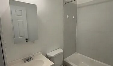 3204 Cecil B. Moore Ave in Philadelphia, PA - Foto de edificio - Building Photo