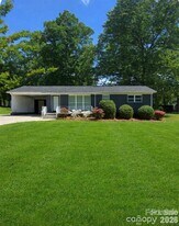 421 Kingfield Dr SW in Concord, NC - Building Photo