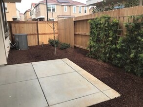 8832 Solo Wy in Elk Grove, CA - Building Photo - Building Photo