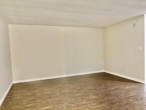 1595 E Chevy Chase Dr in Glendale, CA - Building Photo - Building Photo