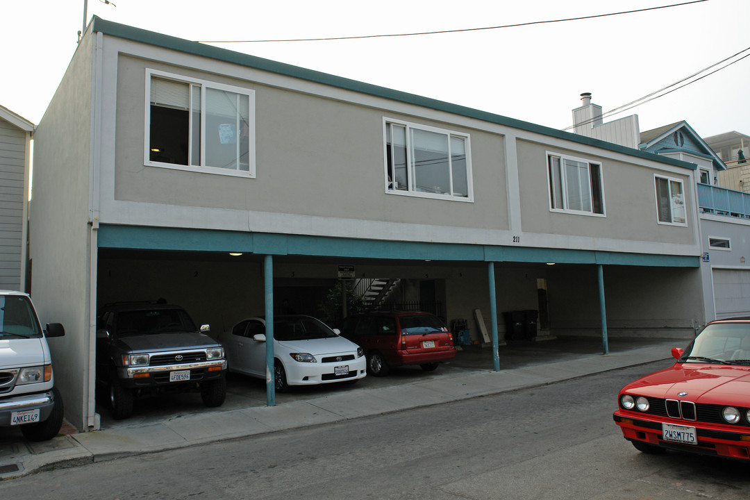211 Stockton Ave in Capitola, CA - Foto de edificio