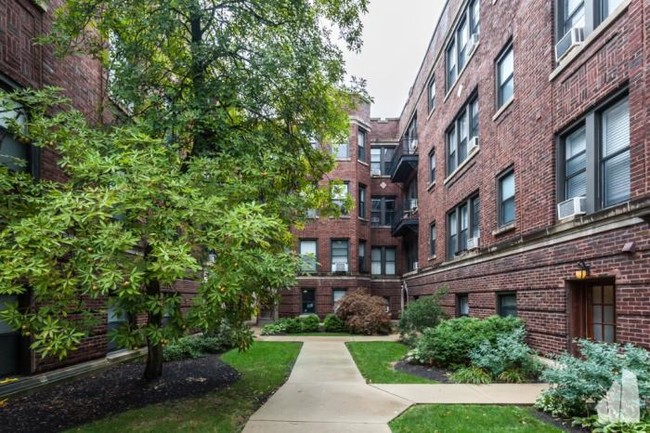 1050 W Catalpa Ave in Chicago, IL - Building Photo - Building Photo