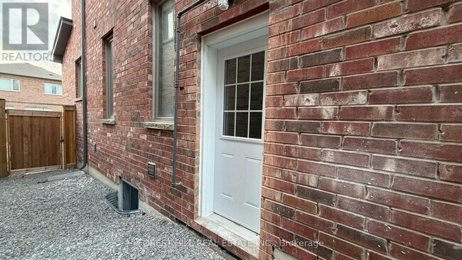 38 St Ives Cres in Whitby, ON - Building Photo - Building Photo