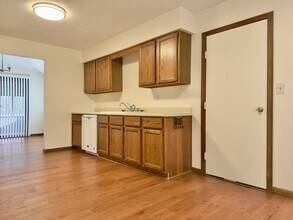 9807 Double Ditch Cir in Roscoe, IL - Building Photo - Building Photo