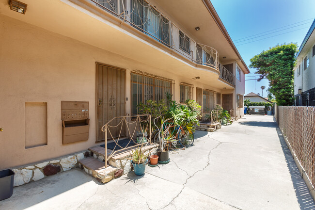 1508 S Orange Grove Ave in Los Angeles, CA - Building Photo - Building Photo