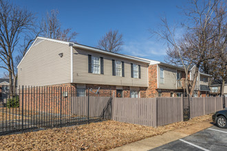 Shadowbrook in Memphis, TN - Building Photo - Building Photo