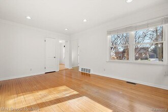 912 Woodsboro Dr in Royal Oak, MI - Building Photo - Building Photo