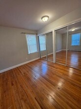 1066 Bedford St, Unit 1 in Fall River, MA - Foto de edificio - Building Photo