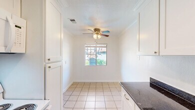 18213 Happy Ln in Sonoma, CA - Building Photo - Building Photo