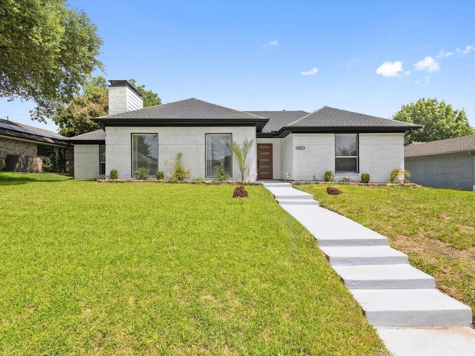 6031 Blue Mist Ln in Dallas, TX - Building Photo