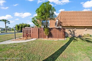 2717 Kaileen Cir NE in Palm Bay, FL - Building Photo