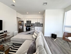 302 Broadway in Everett, MA - Building Photo - Building Photo