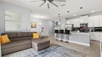 4976 Windermere Ave in Kissimmee, FL - Building Photo