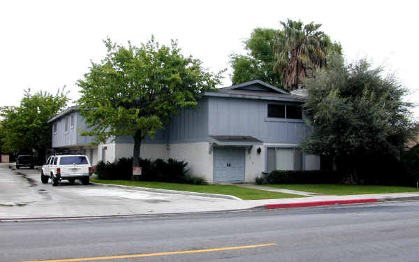 2660 Elden Ave in Costa Mesa, CA - Foto de edificio - Building Photo