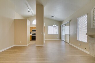 5260 Green Forest Way in Las Vegas, NV - Building Photo - Building Photo