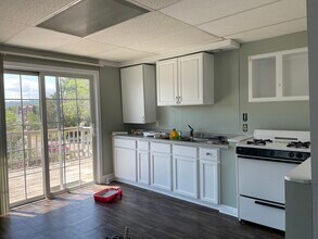 1826 E Superior St, Unit 3 in Duluth, MN - Building Photo - Building Photo