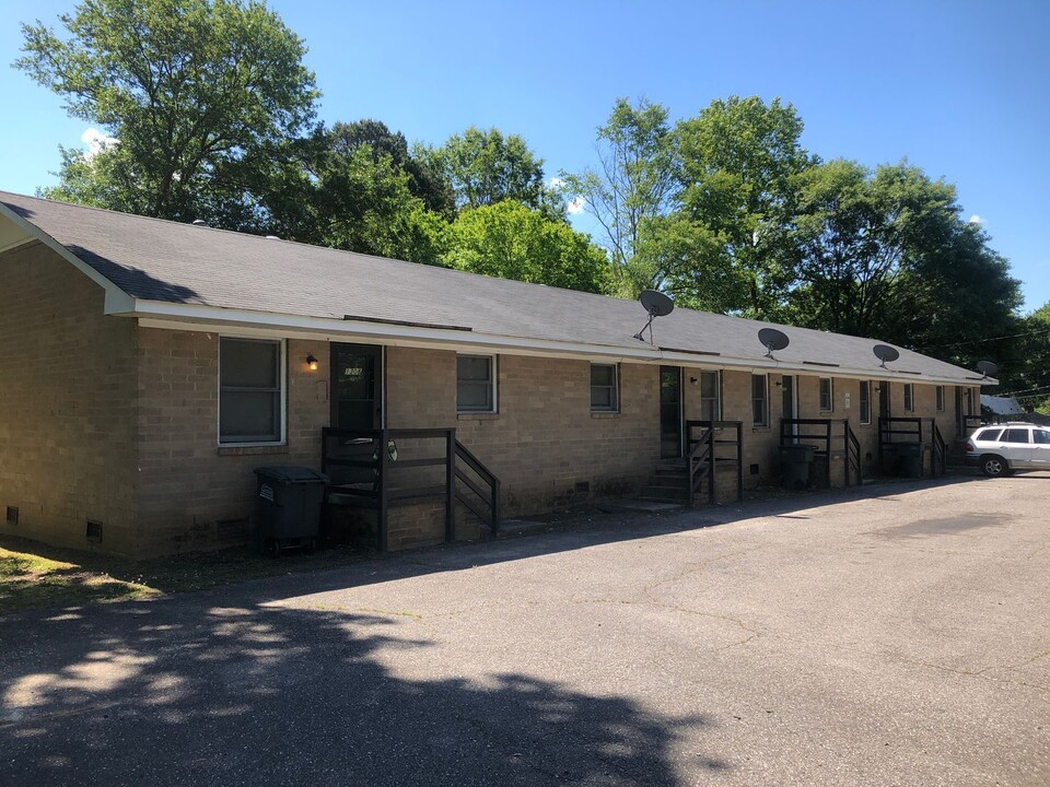 1316 Linwood Rd in Gastonia, NC - Building Photo