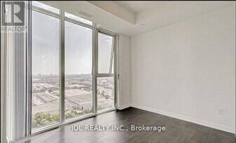 7895 Jane St in Vaughan, ON - Building Photo