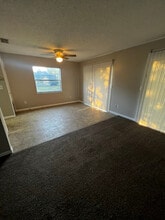 1269 London Ave in Spring Hill, FL - Building Photo - Building Photo