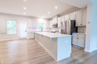 6800 Frey Ln in Reynoldsburg, OH - Building Photo - Building Photo