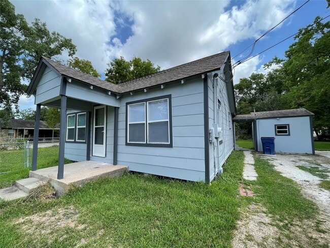 309 Ryan St in Angleton, TX - Building Photo - Building Photo
