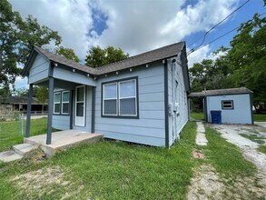 309 Ryan St in Angleton, TX - Building Photo - Building Photo