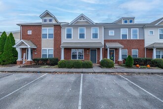 1011 Somerset Springs Dr in Spring Hill, TN - Building Photo - Building Photo