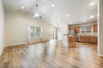 1226 E Whitbeck Dr in Kuna, ID - Building Photo - Building Photo