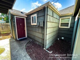 1793 Patterson Alley in Eugene, OR - Building Photo