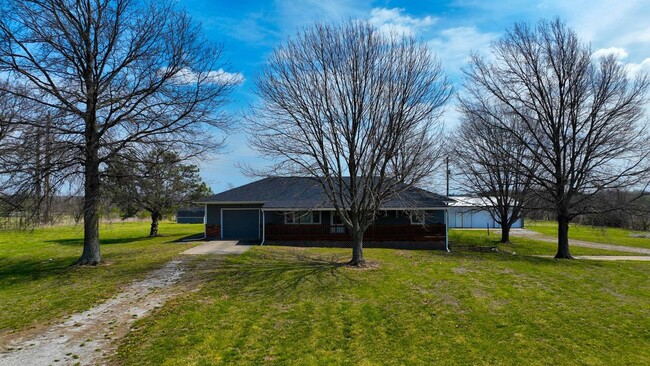 20103 S State Rte 291 in Pleasant Hill, MO - Foto de edificio - Building Photo