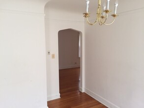 6032 Irving Park Rd, Unit 4B in Chicago, IL - Foto de edificio - Building Photo