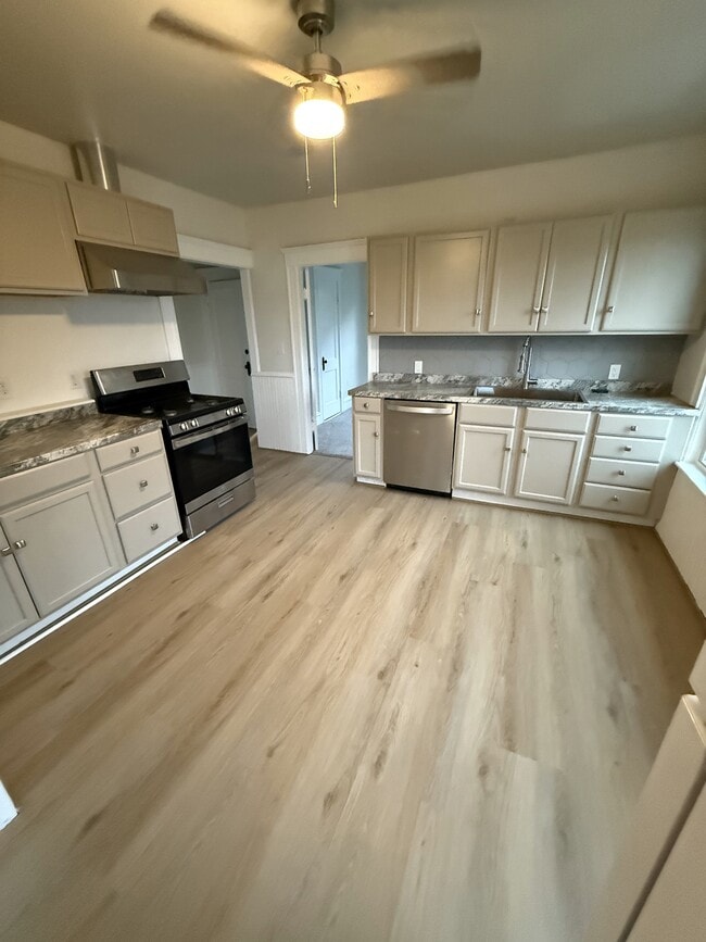 643 Rathbun St, Unit 643 Rathbun St #3
