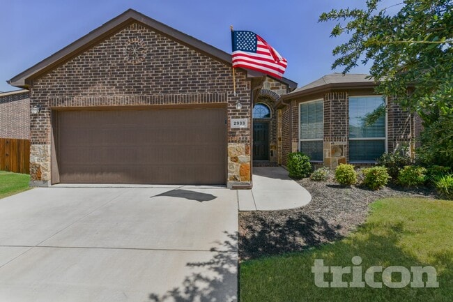 property at 2933 Saddle Creek Dr