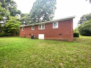 1807 Oakhurst Dr in Shelby, NC - Building Photo - Building Photo