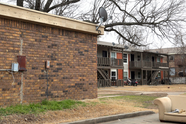 The Charl Ann Apartments in Tulsa, OK - Building Photo - Building Photo