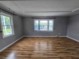 57 Eustis St in Lewiston, ME - Building Photo