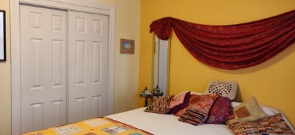 5031 46th St, Unit 2 Bedrooms Apartment in Woodside, NY - Building Photo - Building Photo