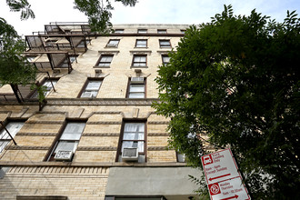 302 W 4th St in New York, NY - Building Photo - Building Photo