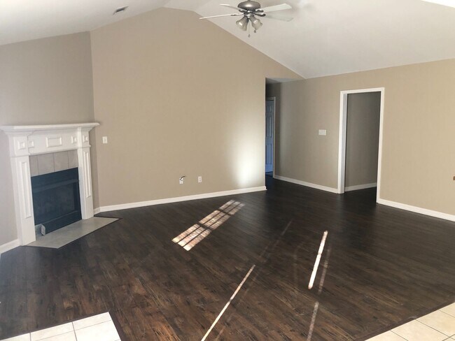 327 Autumn Dr in Benton, AR - Building Photo - Building Photo