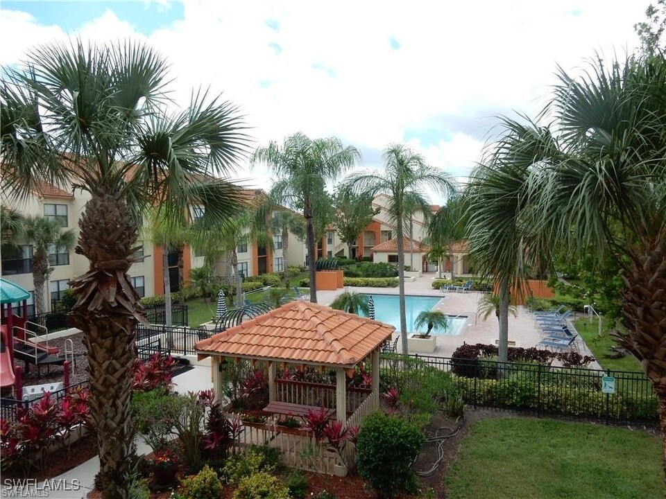13521 Eagle Ridge Dr in Ft. Myers, FL - Building Photo