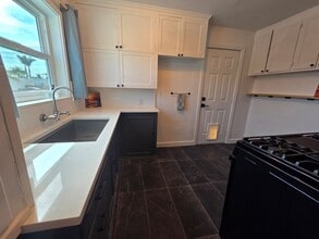 395 S Catalina St in Ventura, CA - Building Photo - Building Photo