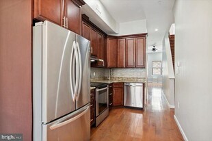 528 S 13th St in Philadelphia, PA - Building Photo