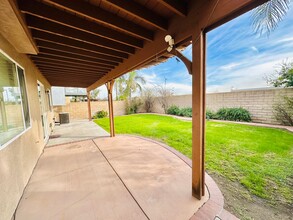 14643 Deer Dr in Fontana, CA - Building Photo - Building Photo